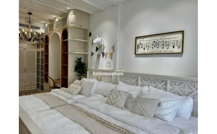 Siêu vị trí kinh doanh phố Tây Nha Trang – Nhà MT Nguyễn Thiện Thuật giá tốt